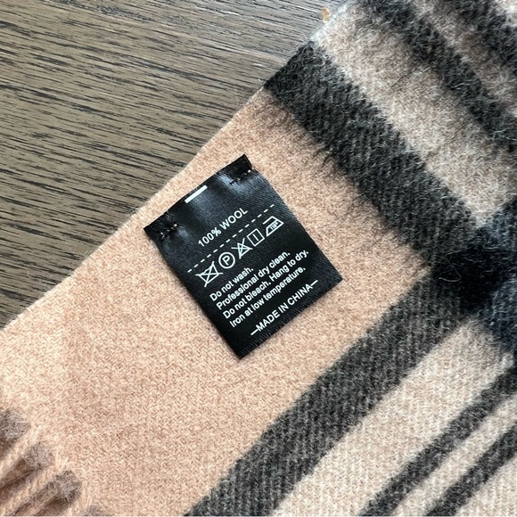 100% Wool Camel Burberry Look Alike Checkered Tasseled Scarf - Picture 3 of 5